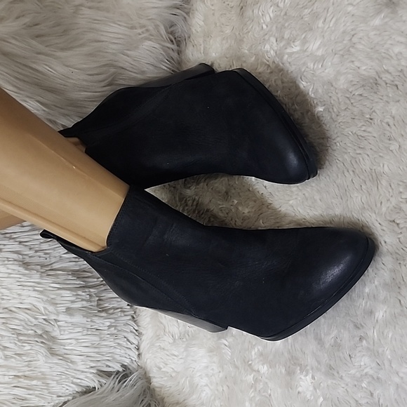 MICHAEL KORS BRANDY BOOTS - Picture 3 of 11